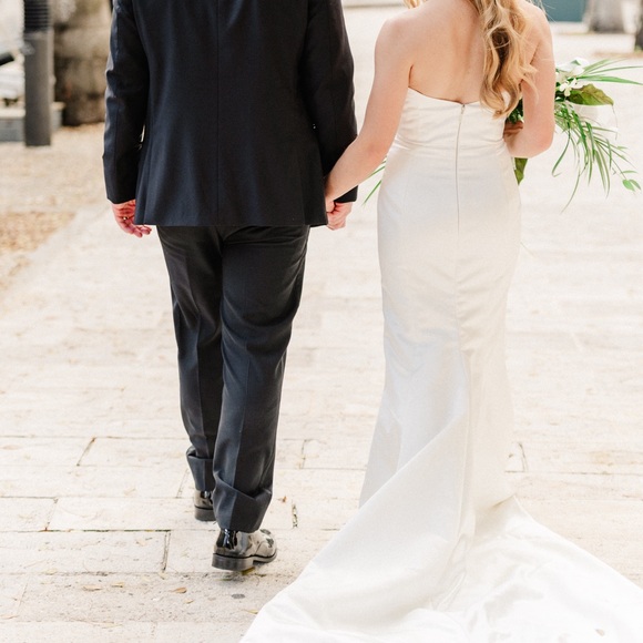 White bridal gown with removable bow - Picture 5 of 8